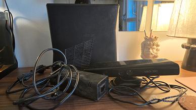 Xbox 360 Slim con Sensore Kinect e Cavi 