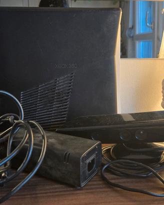 Xbox 360 Slim con Sensore Kinect e Cavi 