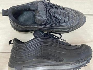 Nike silver total black