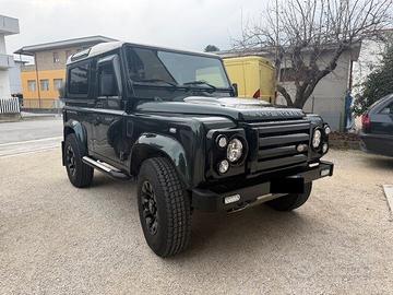Land Rover Defender 90 2.4 TD4 Station Wagon E