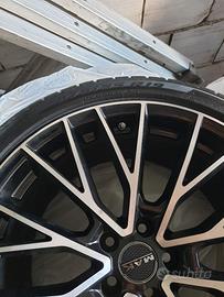 Jaguar F-type cerchi MAK 275/19 e 245/19