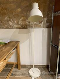 Lampada a stelo da pavimento