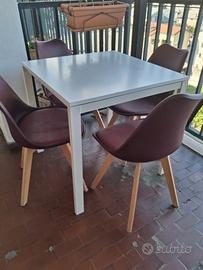 Tavolo con 4 sedie
