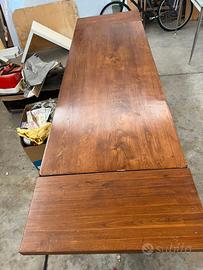 Tavolo in legno massello