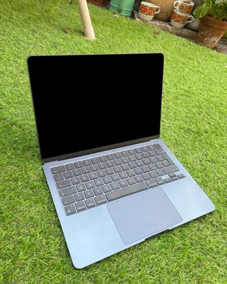 Macbook Air M3 13” (16gb Ram, 256gb)