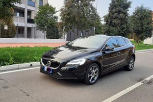 Volvo V40 D2