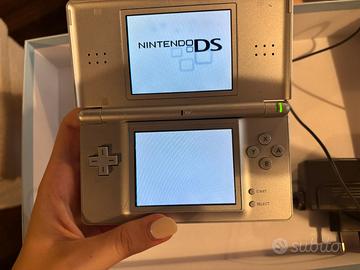 Nintendo DS Lite Argento + caricabatterie + giochi