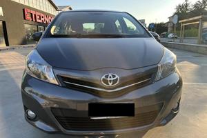 Toyota yaris 1.3,2012