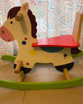 Cavallo a dondolo in legno