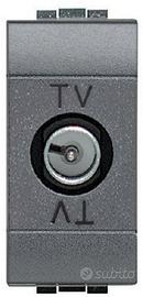 Presa TV Living International L4202DC