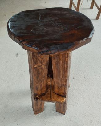 Sgabello artigianale in legno