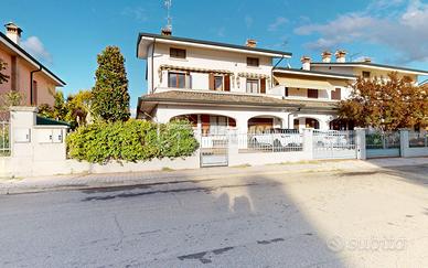 Ampia porzione di casa libera su tre lati