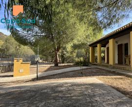 Villa Singola Immersa nel Verde a Cala Zavorra