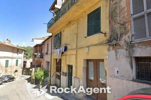 Immobile di 697 m² a Ronciglione