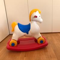 Cavallino a dondolo e a ruote