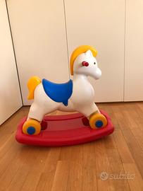 Cavallino a dondolo e a ruote