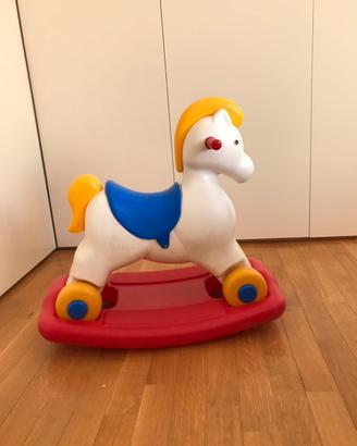 Cavallino a dondolo e a ruote