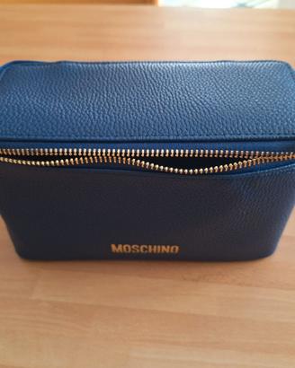 Pochette Moschino ft Air Astana