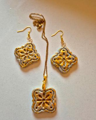 collana e orecchini fatti a mano