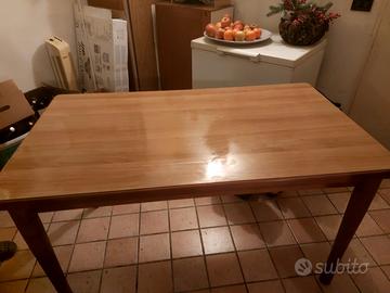 Tavolo cucina praticamente nuovo