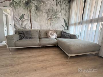 Divano tre posti con chaise longue Ditre Italia