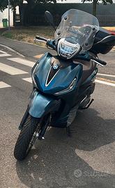 Beverly 400 HPE  2022 - 8500 km Pari al Nuovo