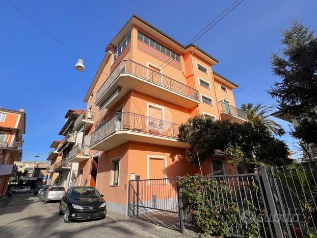 5 LOCALI A SAN BENEDETTO DEL TRONTO