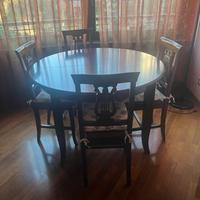 Tavolo tondo allungabile e sedie