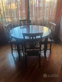 Tavolo tondo allungabile e sedie