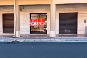 Locale 126 mq. 2 vetrine