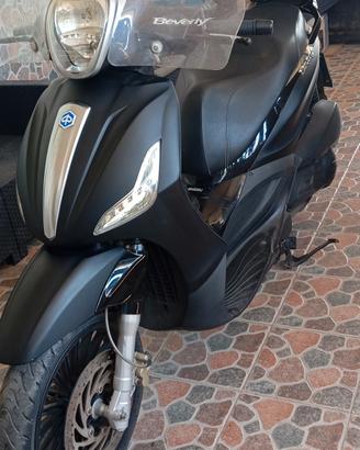  scooter Beverly 300 in buone condizioni 