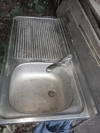 lavabo inox con rubinetto 