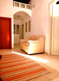 Indipendente con cortile e terrazza, vendita da pr