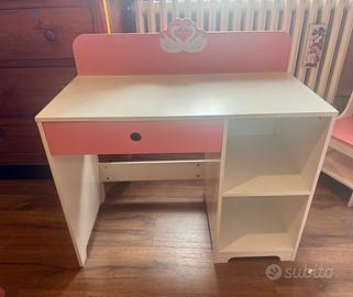 scrivania da bambina con sedia