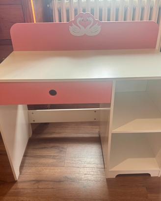 scrivania da bambina con sedia