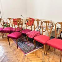 8 sedie in stile e tanti mobili eleganti