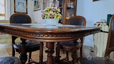 Tavolo e sedie anno 800