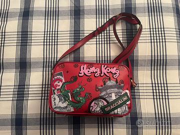 Borsa Braccialini rossa serie cartoline hong kong