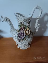 brocca in ceramica Capodimonte 