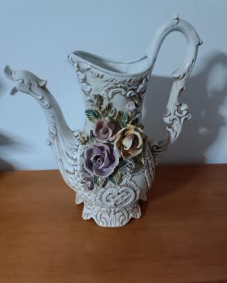 brocca in ceramica Capodimonte 