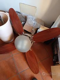 Pala da soffitto in legno con lampada centrale