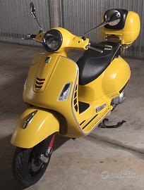 vespa GTS 300 super giallo opaco 