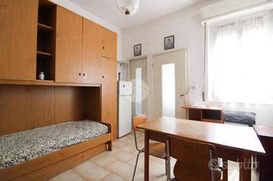 MONOLOCALE A CORMANO