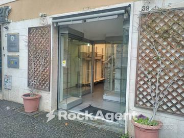 NEGOZIO A 50 METRI DA PIAZZA SCOTTI