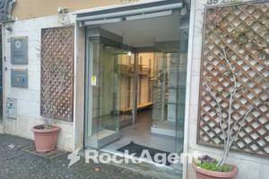 NEGOZIO A 50 METRI DA PIAZZA SCOTTI