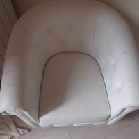 Poltrona ecopelle bianca da ripristinare 