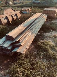 Lotto tavolame/perline spesse macchiate in legno