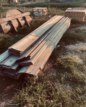 Lotto tavolame/perline spesse macchiate in legno