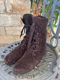 Stivaletti stringati in pelle scamosciata unisex T