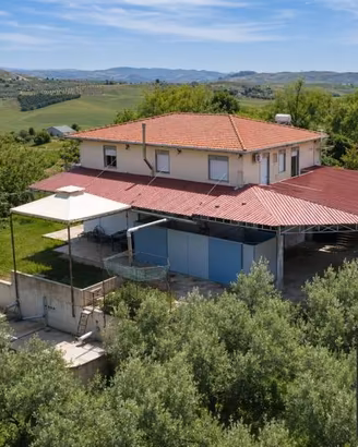 Villa di 51630 m² con più di 5 locali a Caltanisse